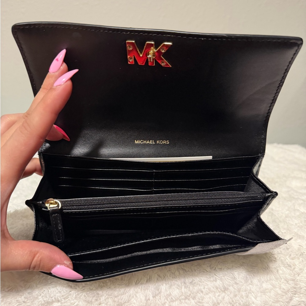 SOLD❣️ Michael Kors Black Leather Wallet with Gold Logo - Picture 5 of 13
